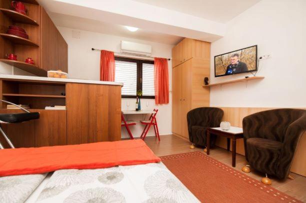 Centar 1 Private With Ensuite And Kitchenette Split