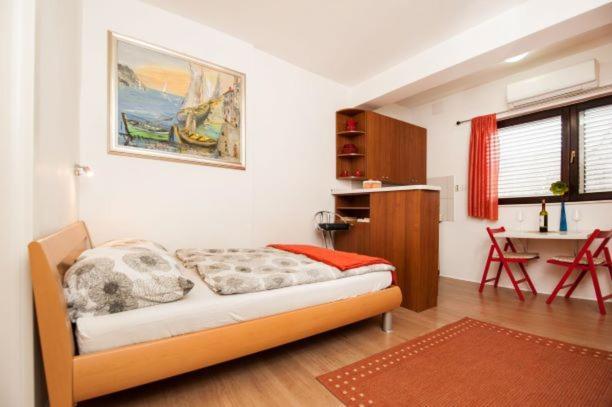 Centar 1 Private With Ensuite And Kitchenette Apartment Split