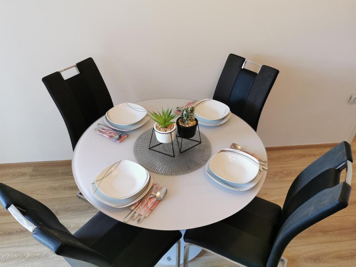 Apartment Leona *