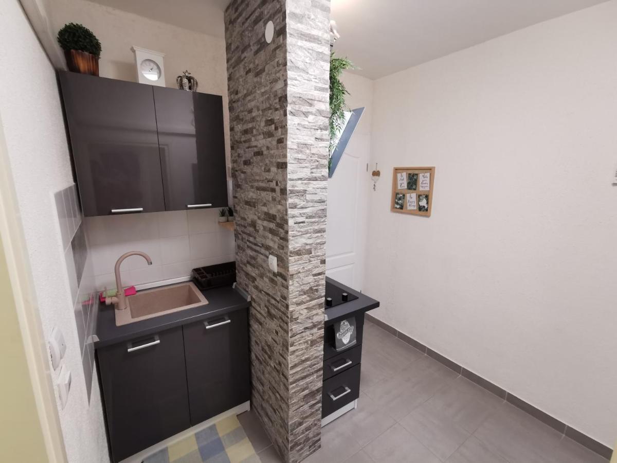 Suzana 1br Split