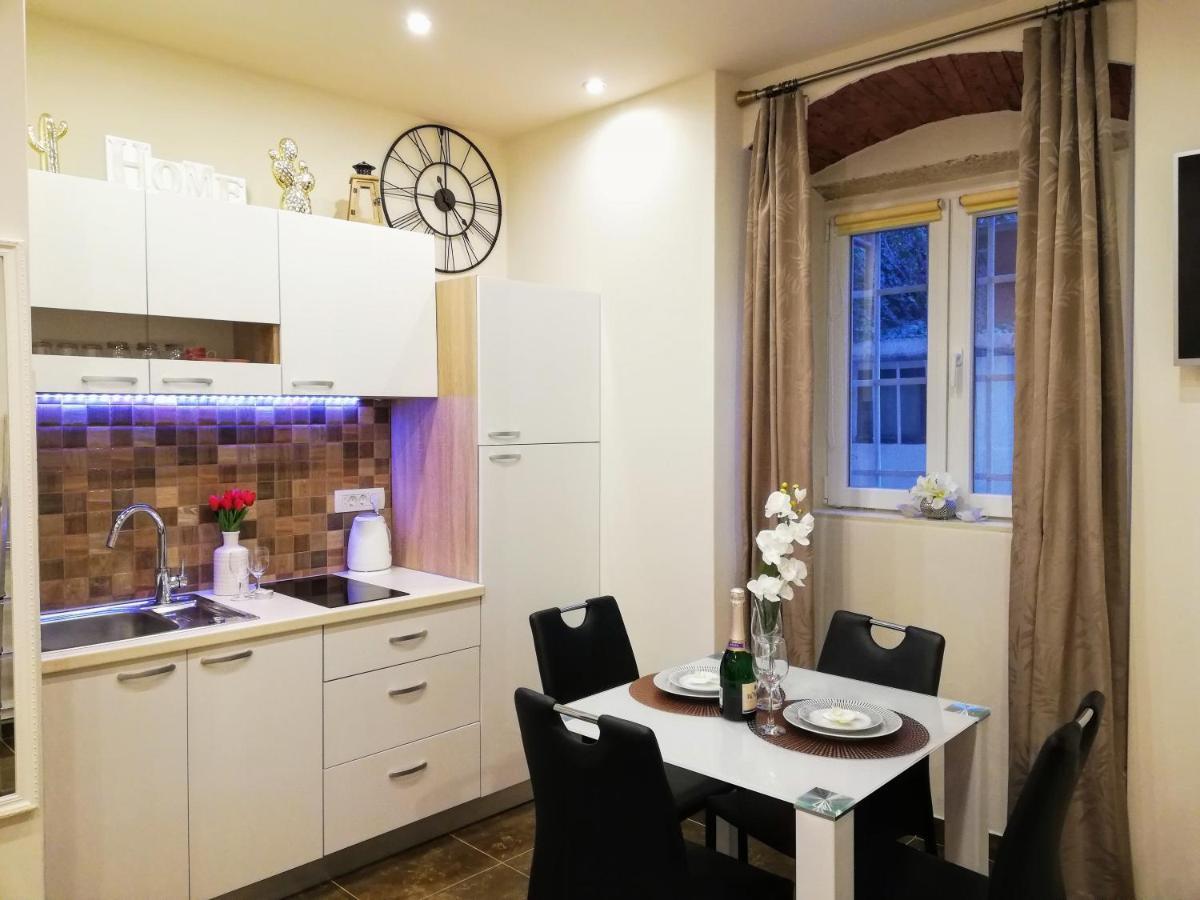 Elegnace Old Town Apartment