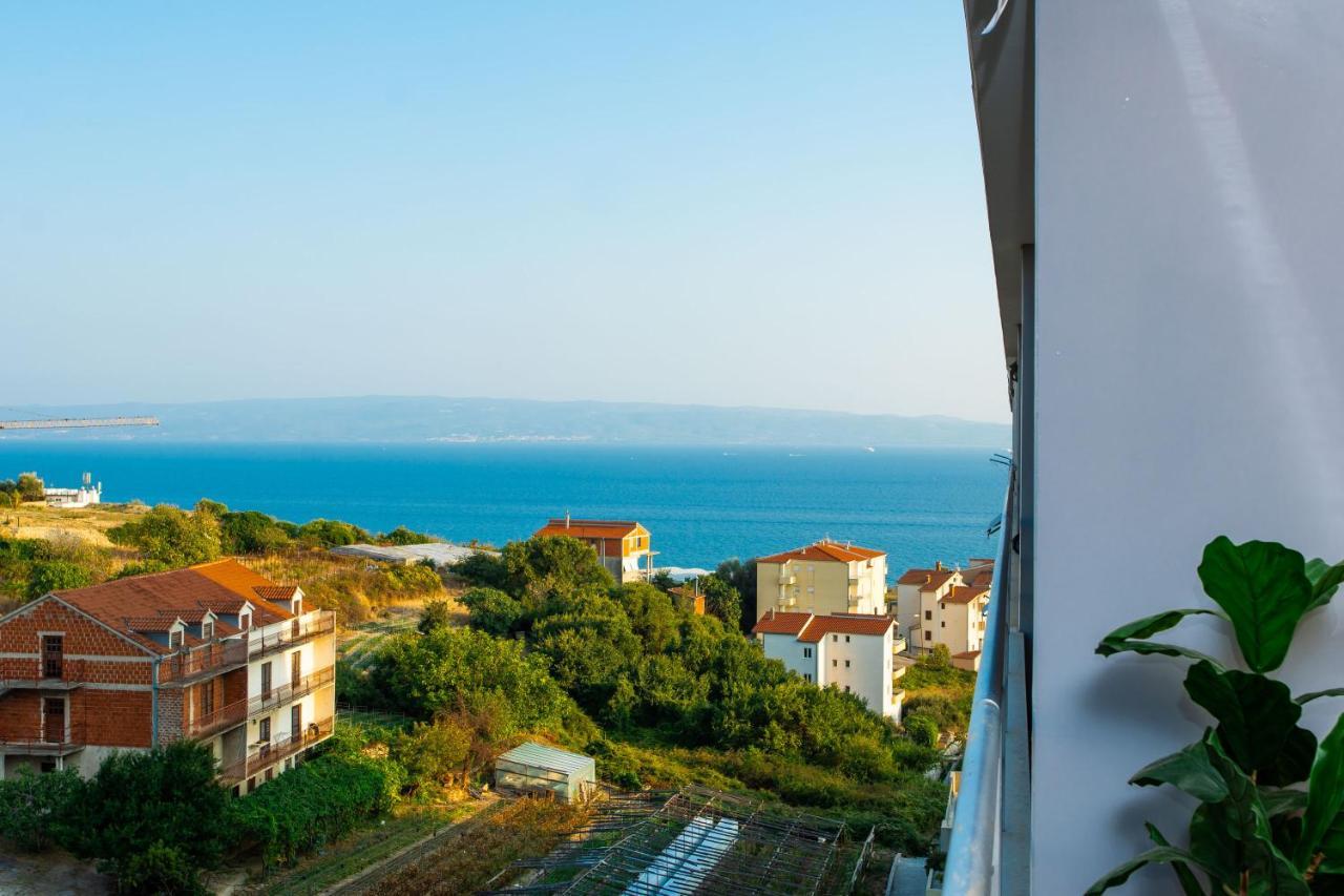 Seaside - Balcony, Sea View, Free Garage Apartment