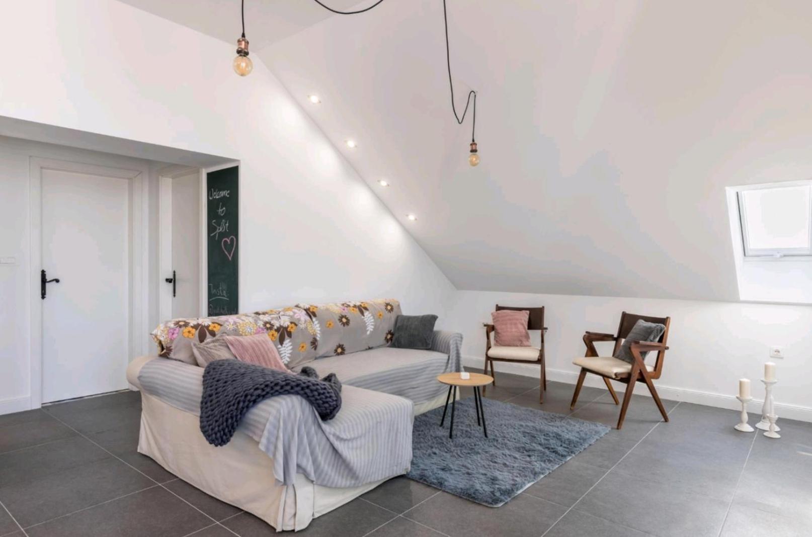 Apartment Just Like This - Cityapartment With Netflix Split