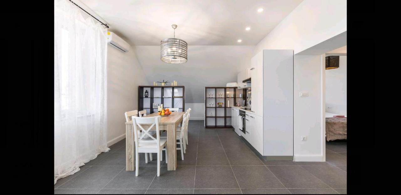 Just Like This - Cityapartment With Netflix * Split