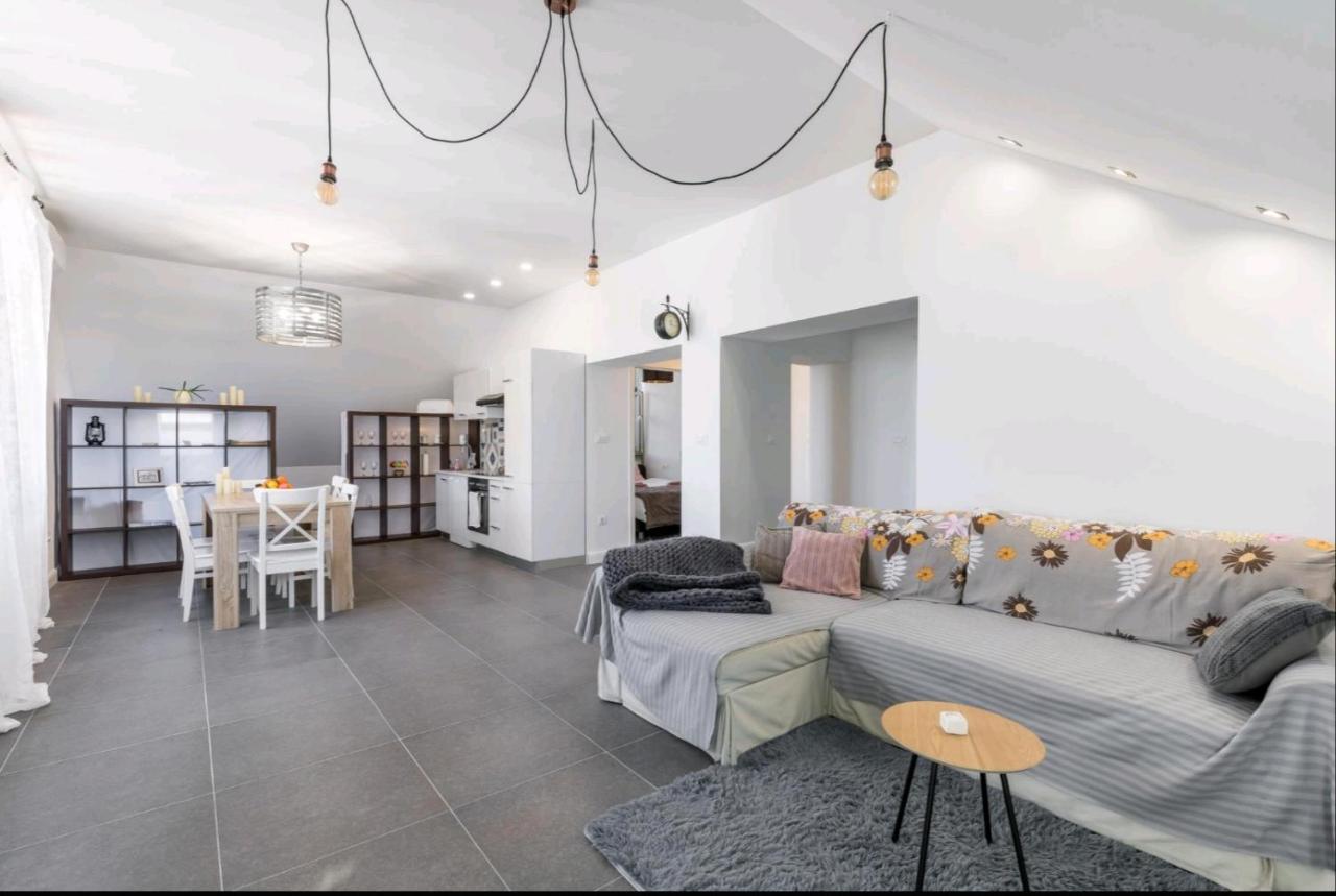 Just Like This - Cityapartment With Netflix *