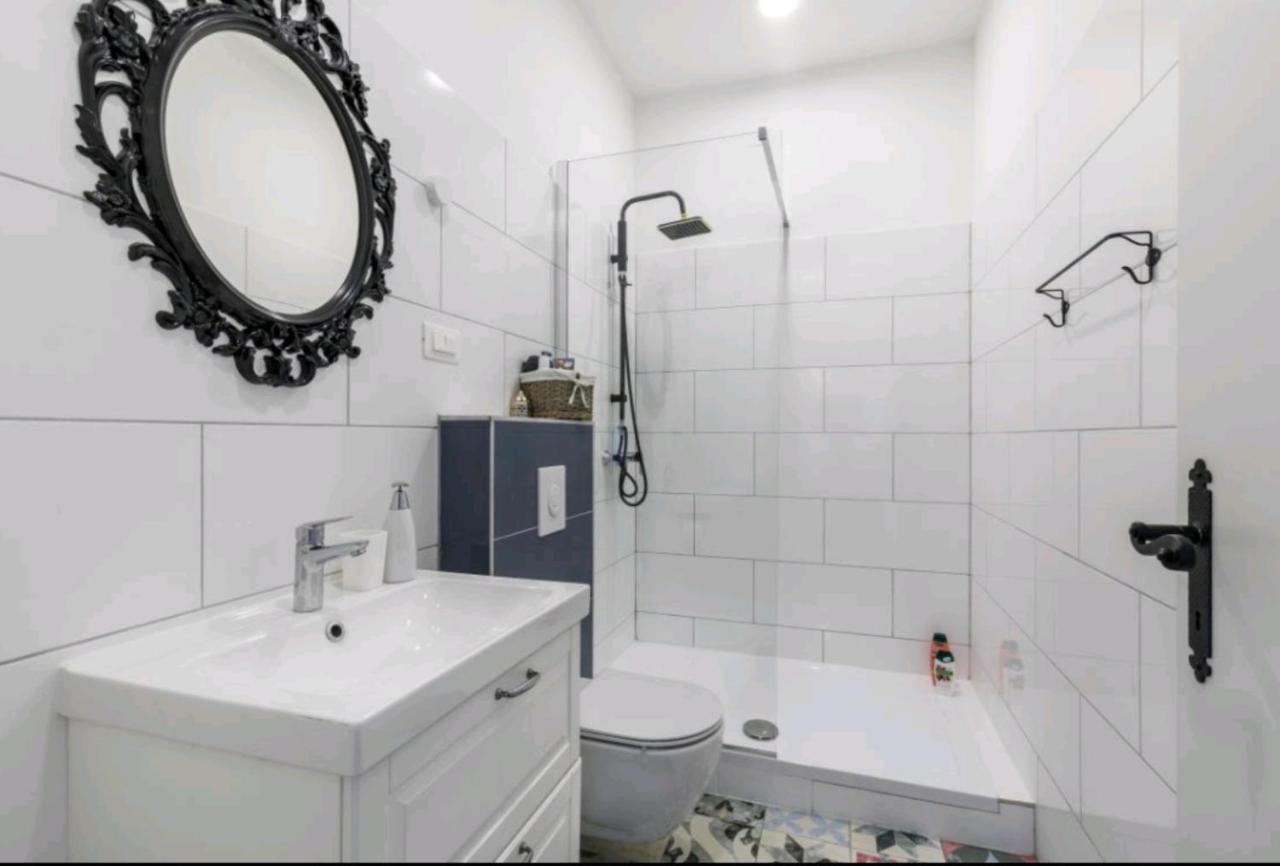 Apartment Just Like This - Cityapartment With Netflix Split