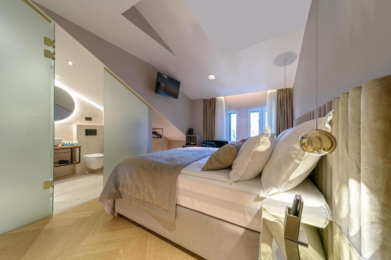 Lumiere Luxury Split