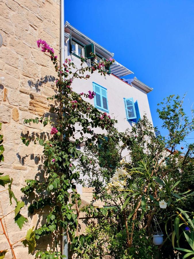 Blue Dreams In The Old Town With A Sea View Apartment Split