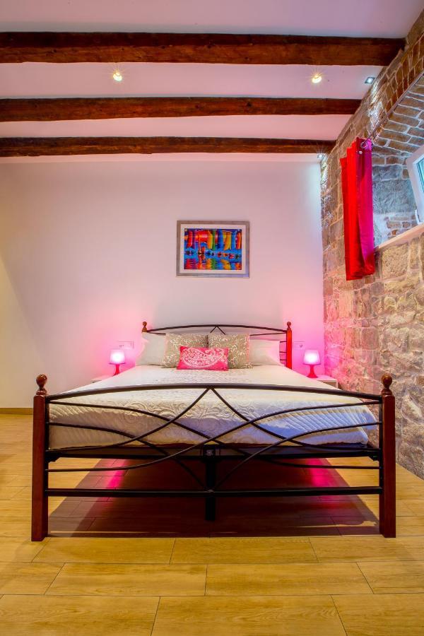 Summer Stone Pleasure Apartment