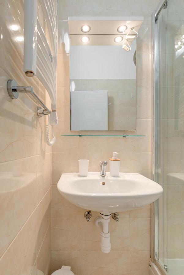 Lucia Guest house *