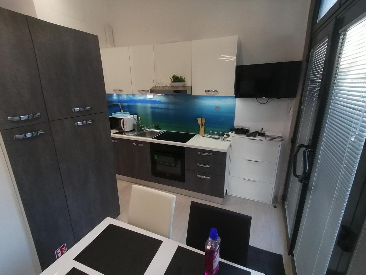 Rose By The & Tennis Courts Apartman Split