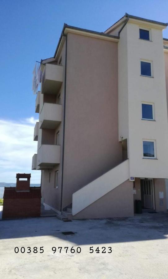 Lo Apartment Split