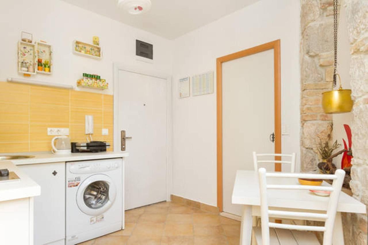 Sretna Apartment *