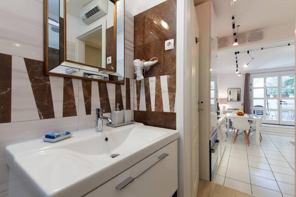 Joy4you Near And Center Apartment Split