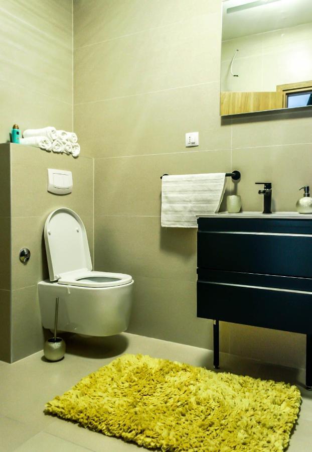 Blackpearl Apartment Split
