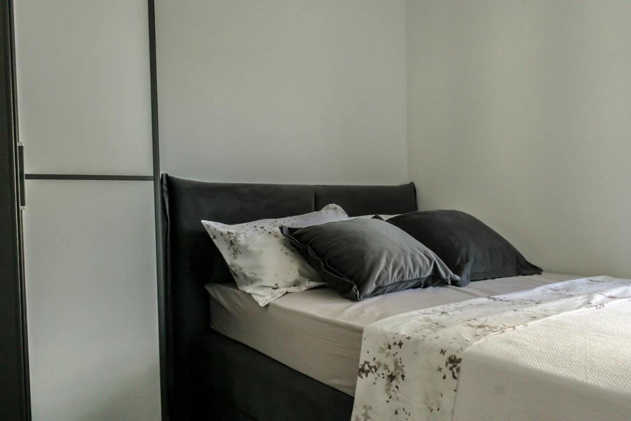 Blackpearl Apartment Split