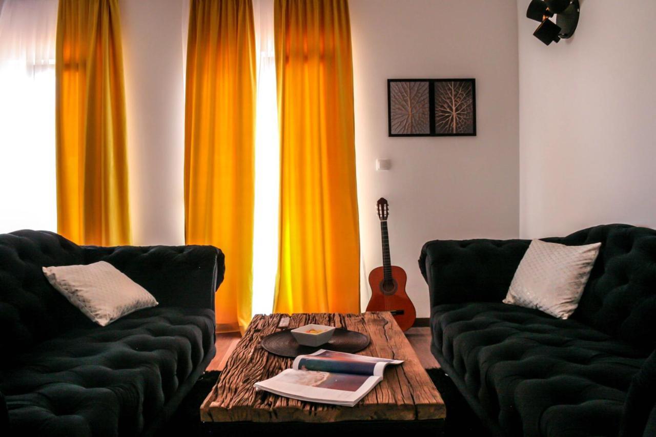 Blackpearl Apartment Split