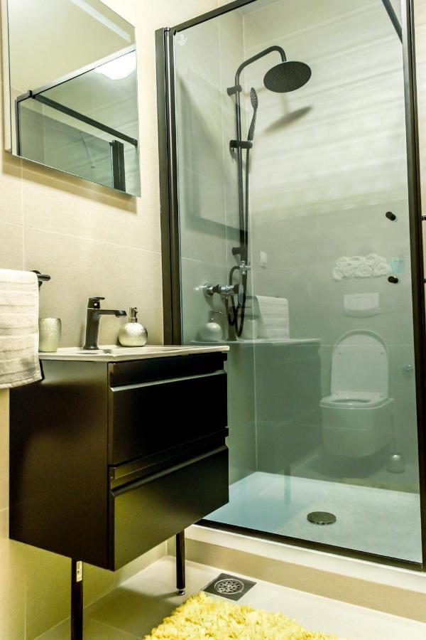 Blackpearl Apartment Split