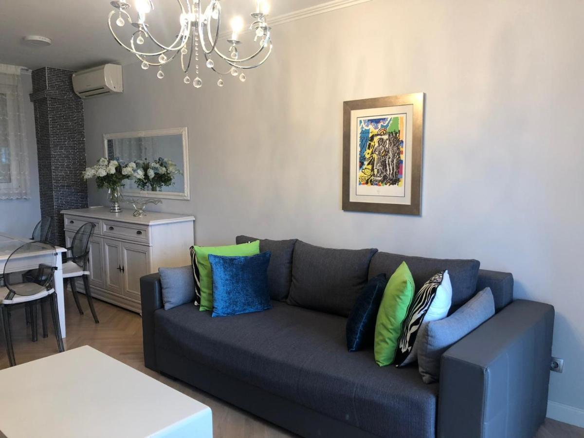 Sandra, With 2 Bathroom, Wi-fi, Private Parking Apartment Split