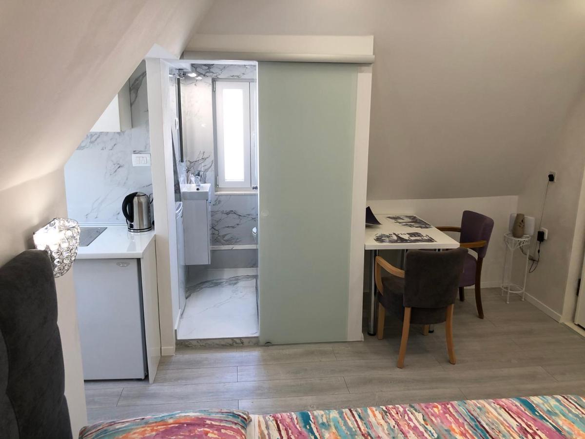 Vid Apartment *