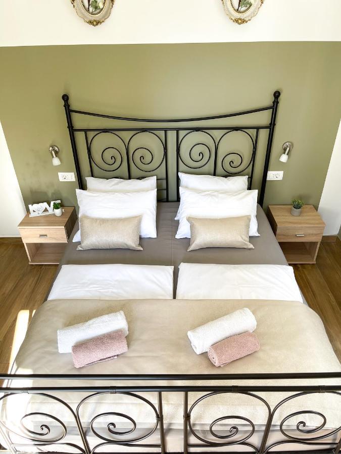 Lucia Guest house *