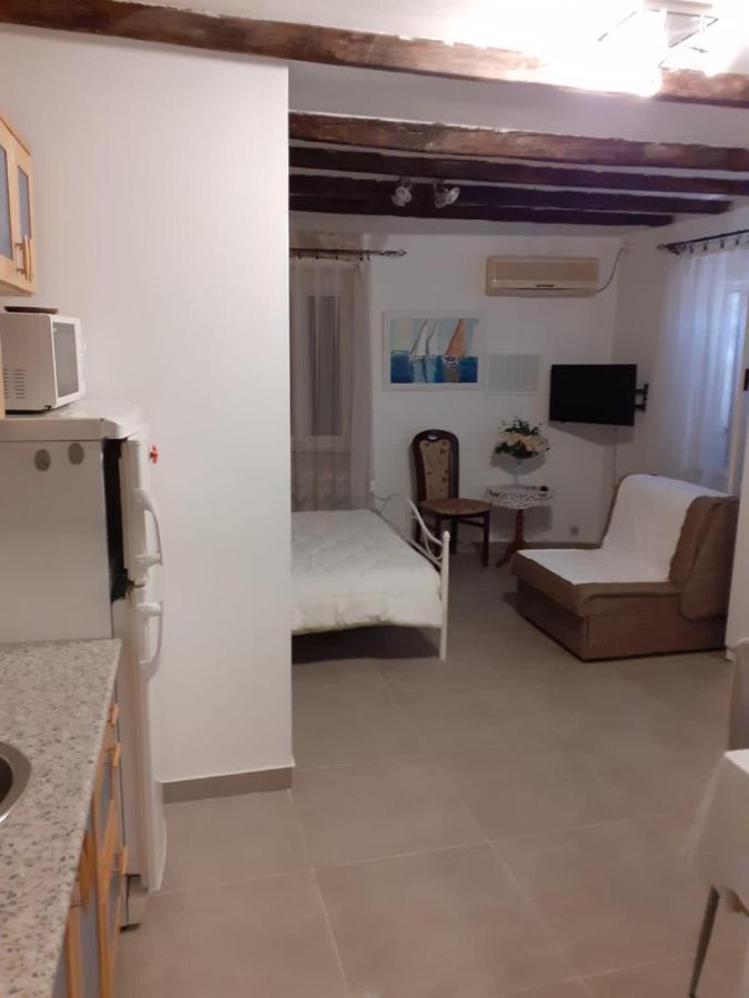 Apartment Muco Varos *