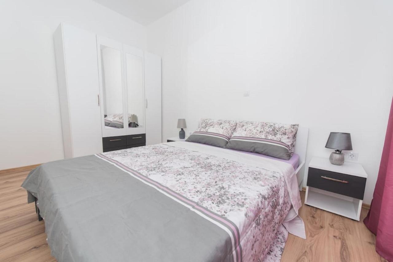Dzeki Apartment