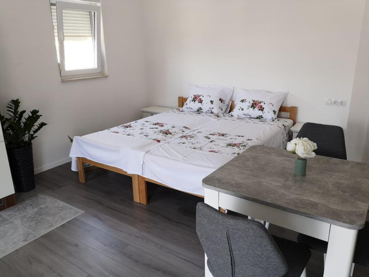 Dzeki Apartment *