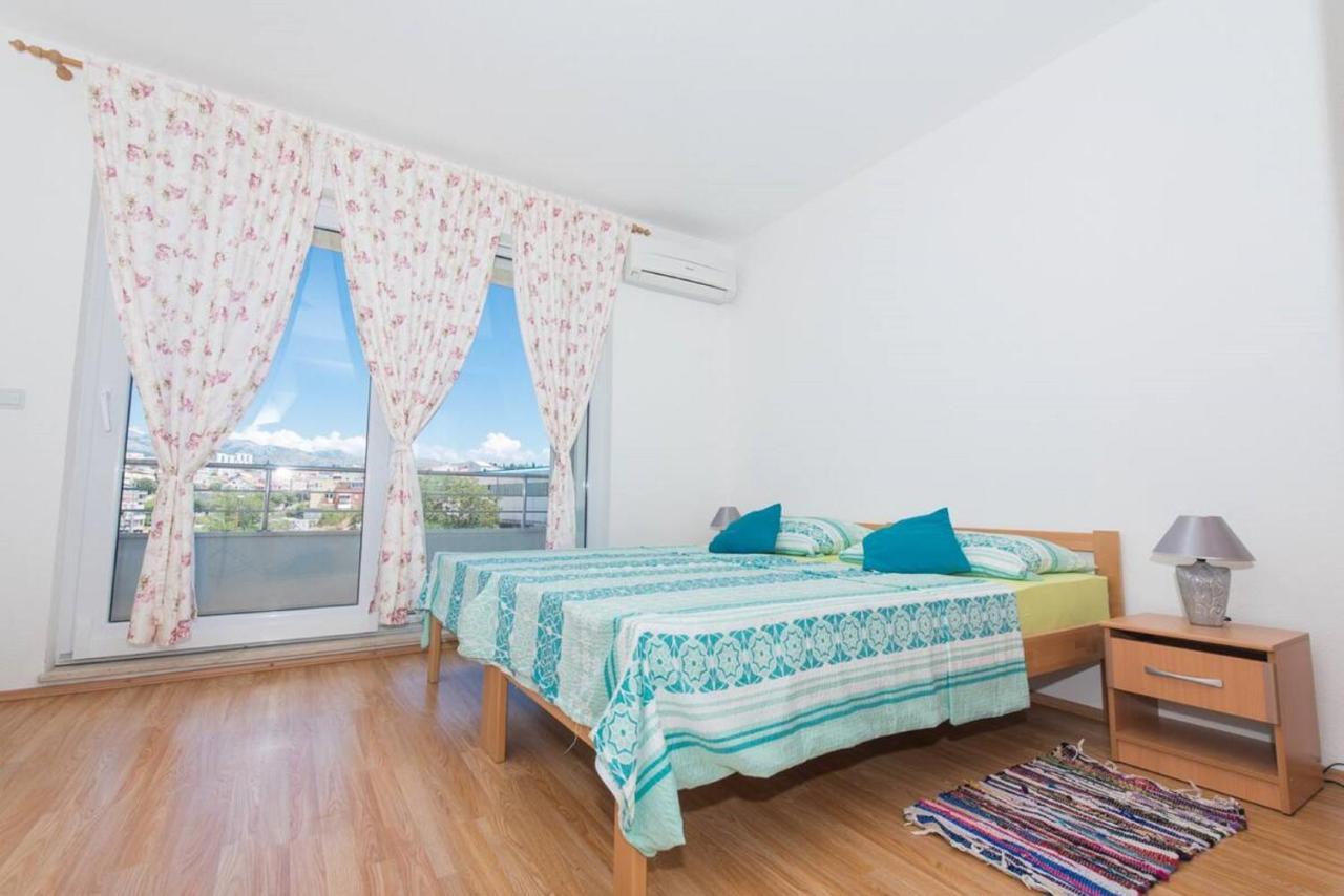 Dzeki Apartment Split