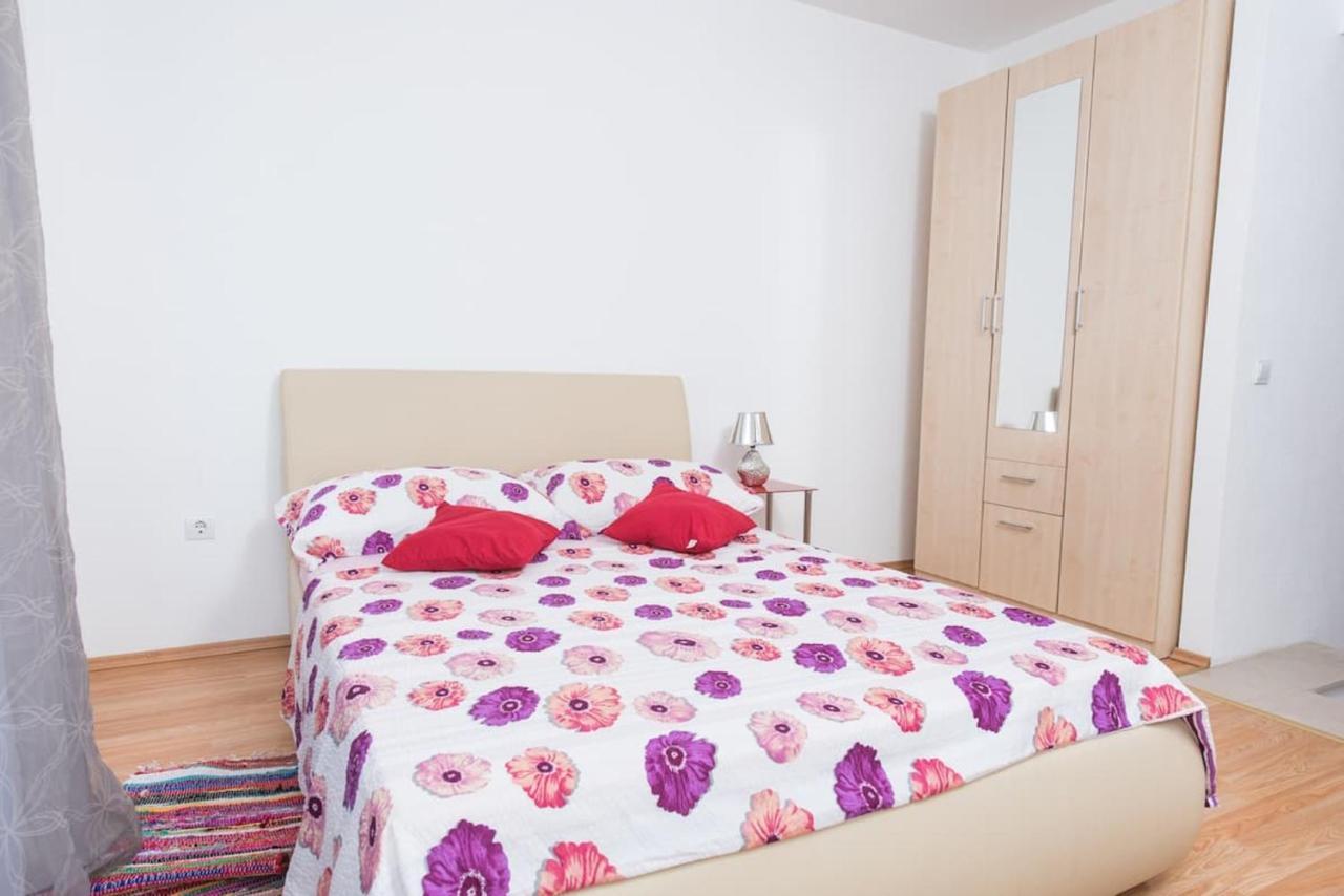 Apartment Dzeki *