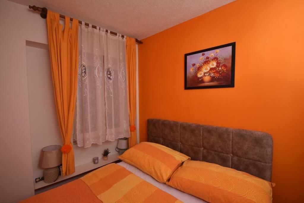 Cozy, Adorable Elizabeta Apartment Split