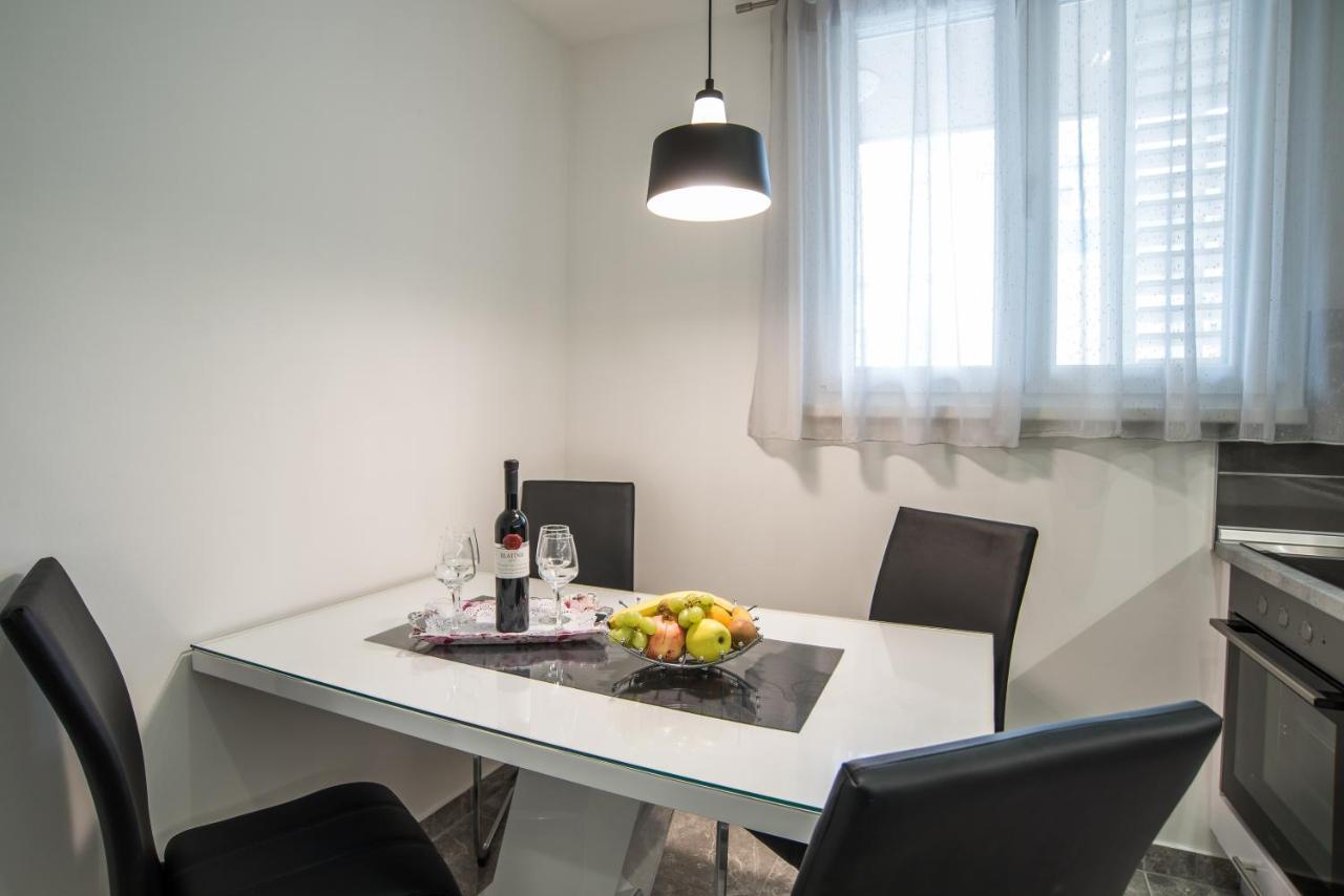 Apartment Too Sweet 1 *