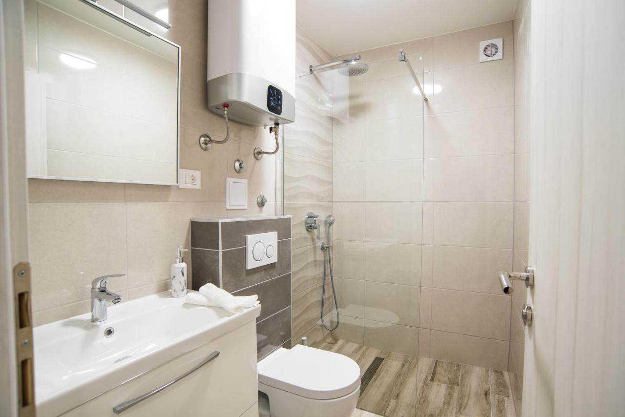 Apartment Too Sweet 1 *