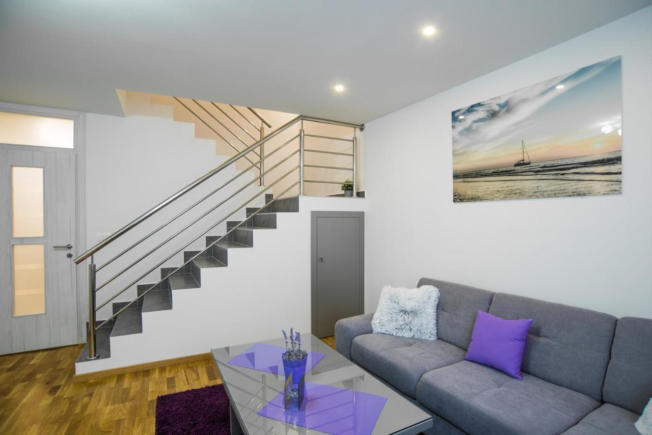 Apartment Too Sweet 1 Split