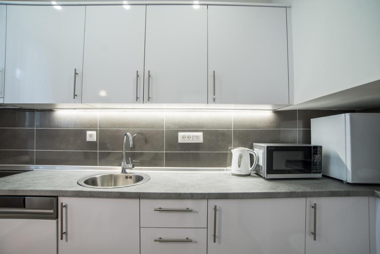 Apartment Too Sweet 1 *