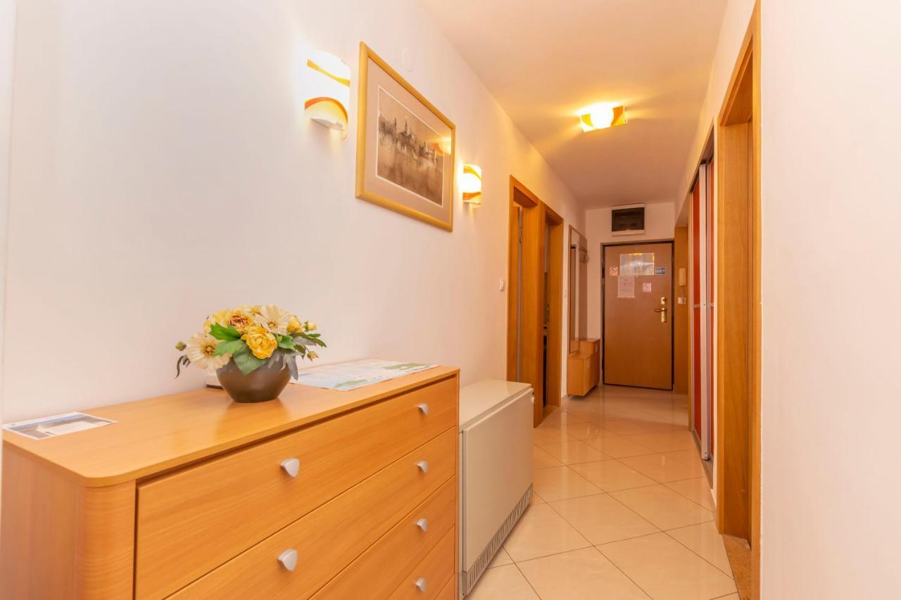 Ursus Apartment Split