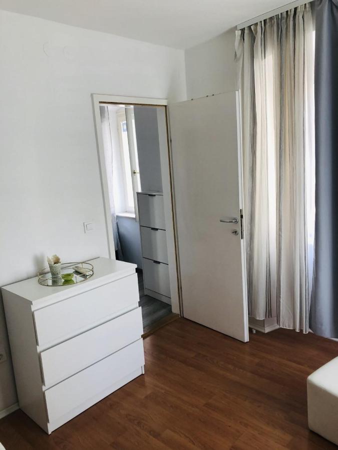 Apartment West Split