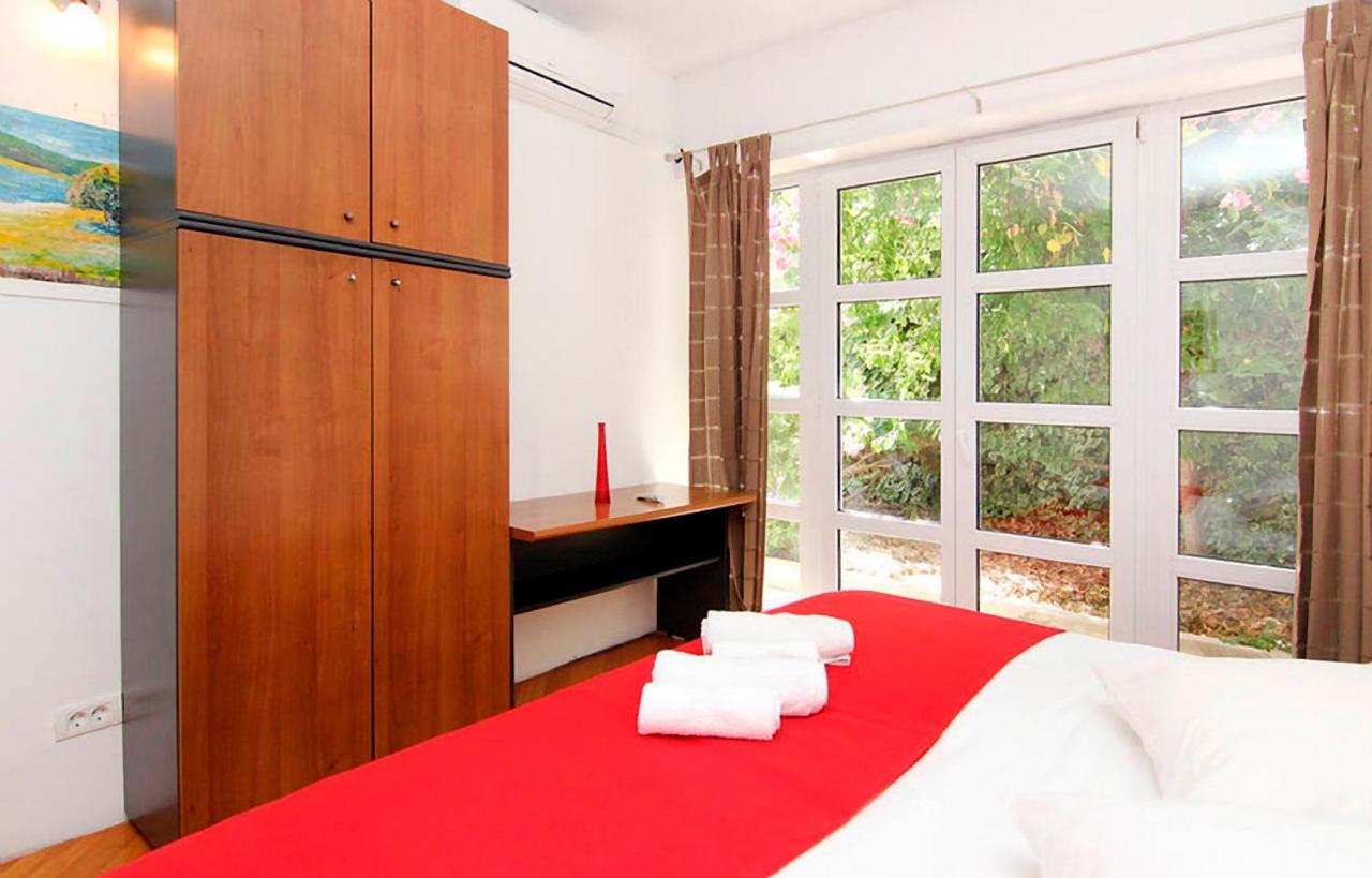 Kvaternikova - Pool, Grill, 4 Bedrooms, 3 Bathrooms *