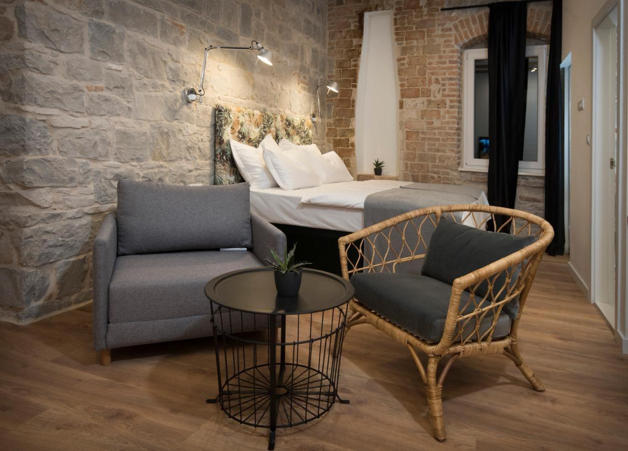 Apartment Emarkoni *