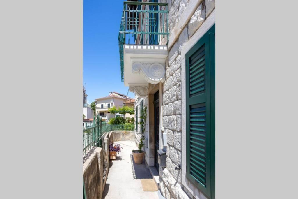 Luxurious Bella Lux In Center With Free Parking Included! Split