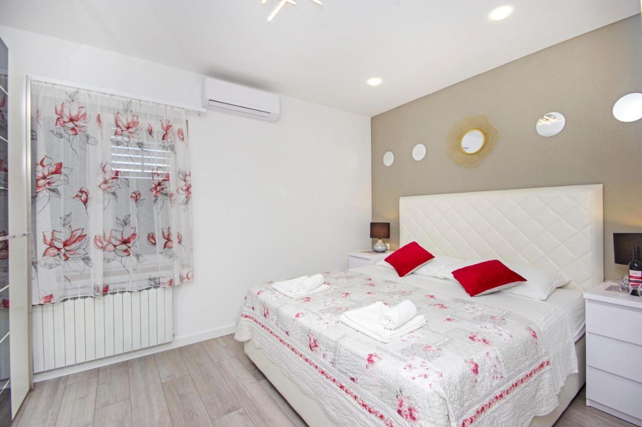 Naomi Apartment *