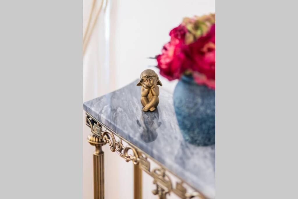 Luxurious Bella Lux In Center With Free Parking Included! Apartment Split