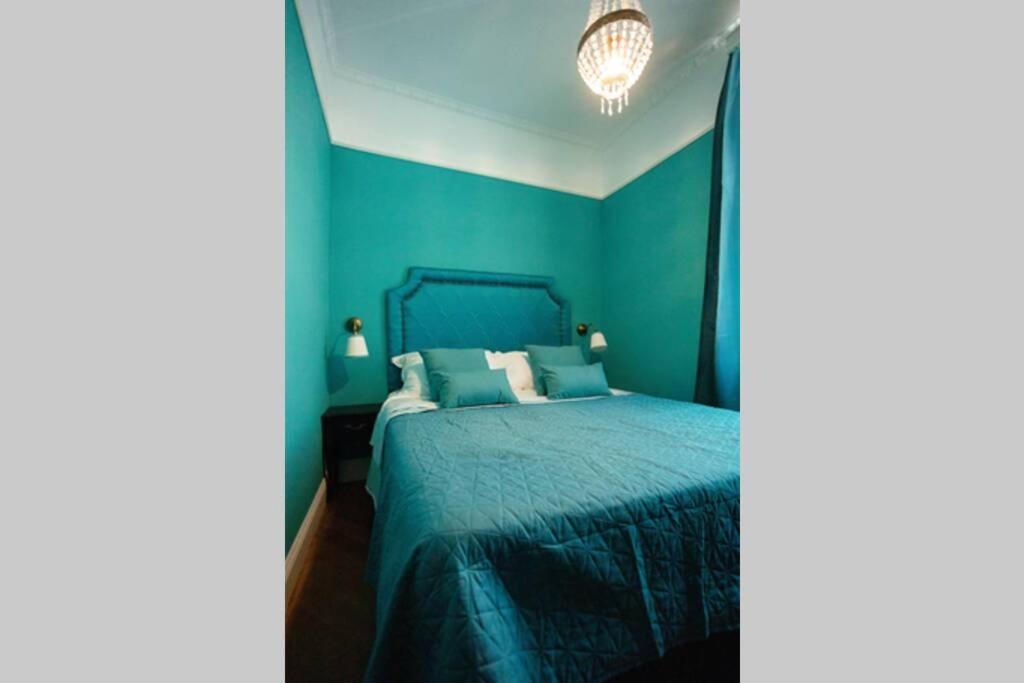 Luxurious Bella Lux In Center With Free Parking Included! Apartment Split