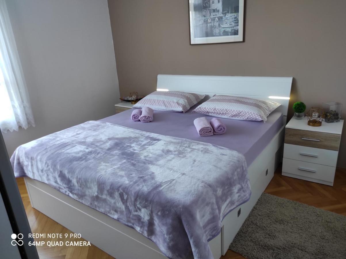 Iris Apartment *