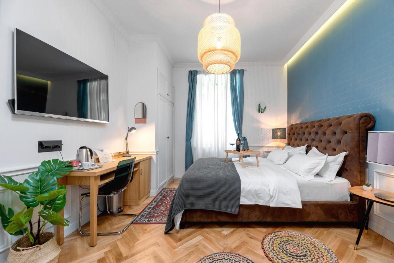 Evala Luxury With Pool And Garden Bed & Breakfast 4*