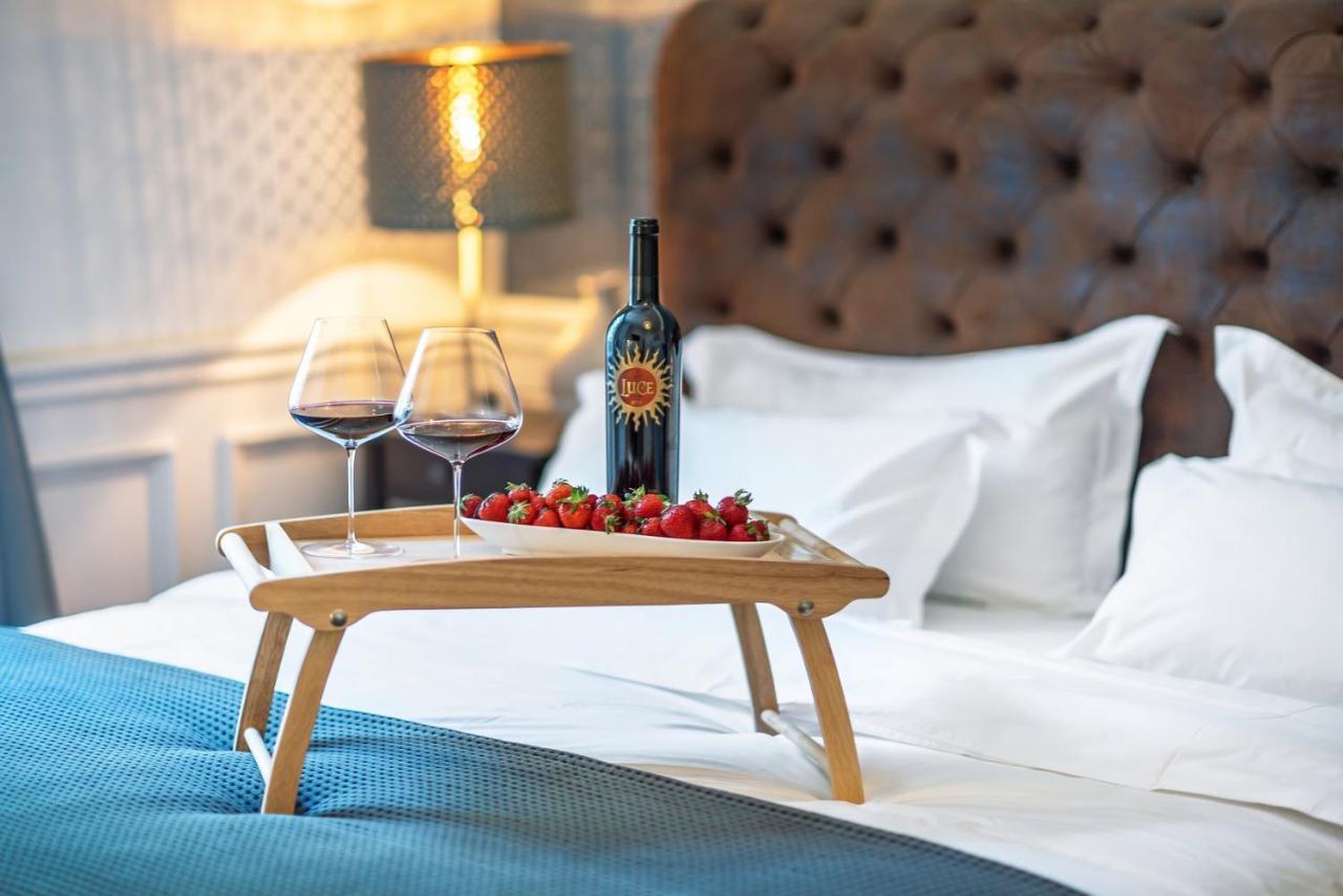 Evala Luxury With Pool And Garden Bed & Breakfast 4*