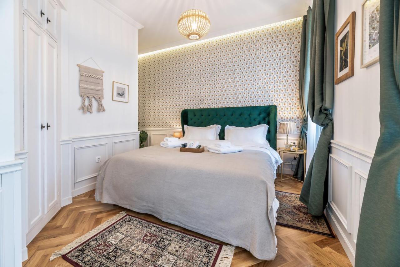 Evala Luxury With Pool And Garden Split