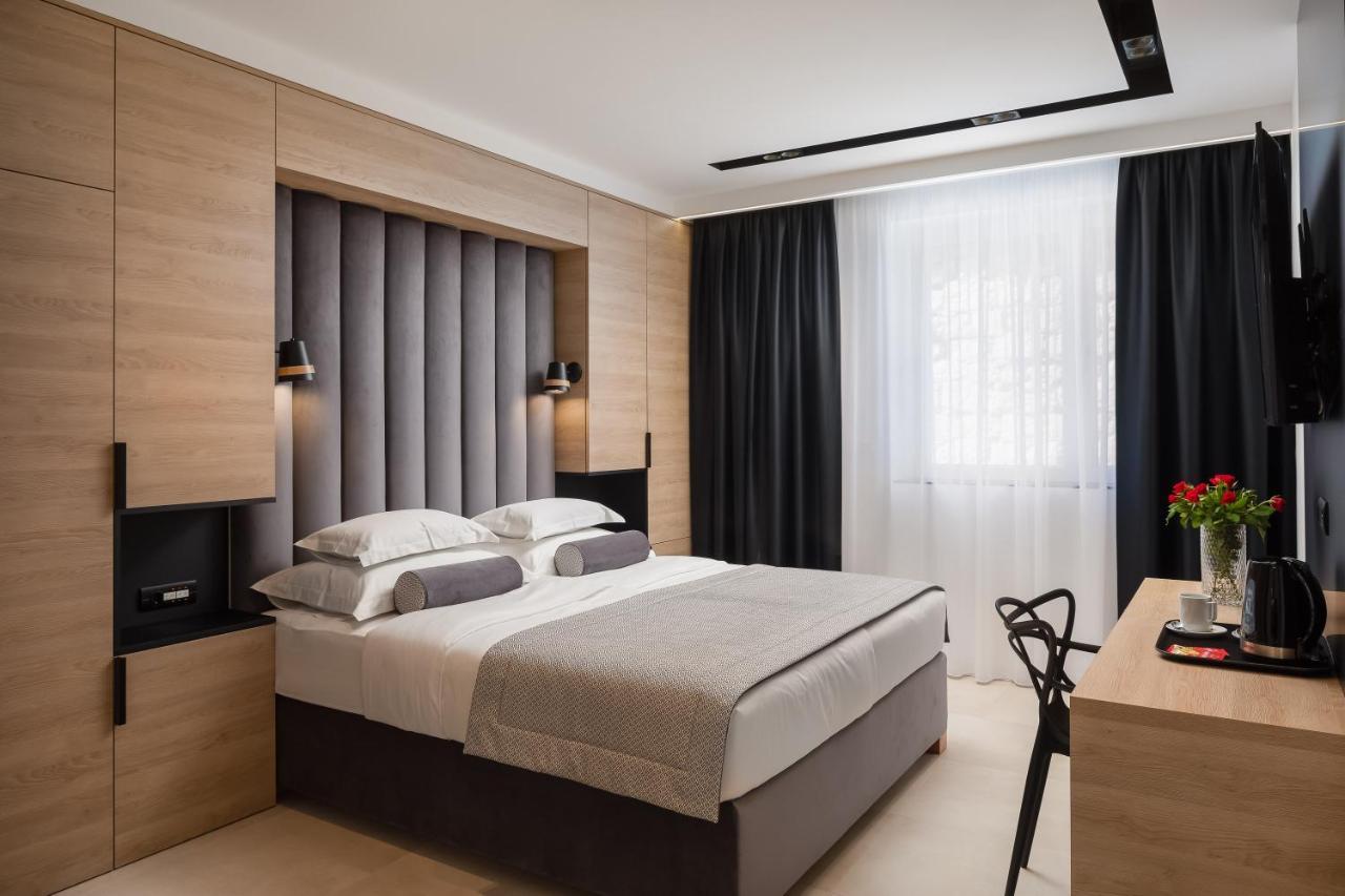 Luxury Unicus I, Ii, Iv
