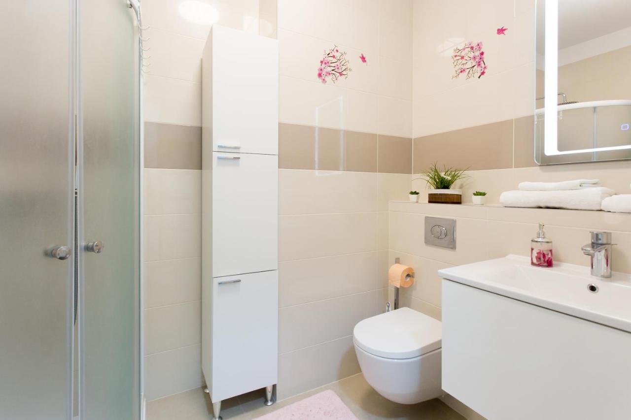 Iris Private Parking Apartment