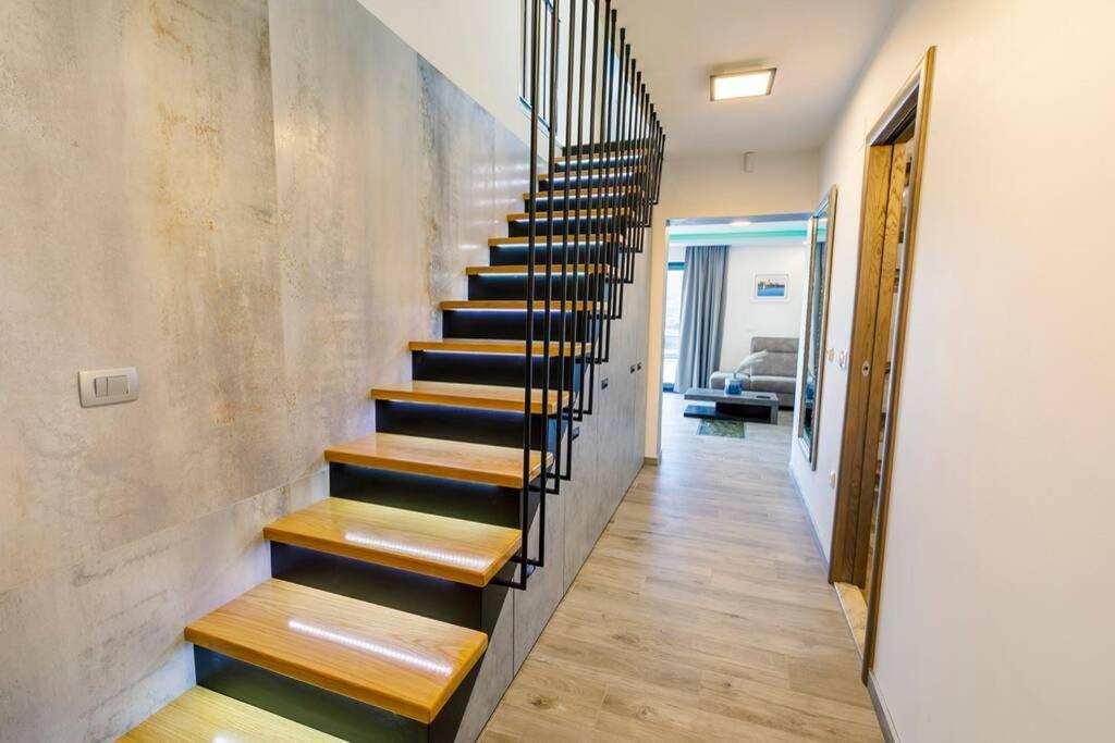 Casa de férias Luxury Stocia With Swimming Pool, Sauna And Jacuzzi In A Peaceful Location In *